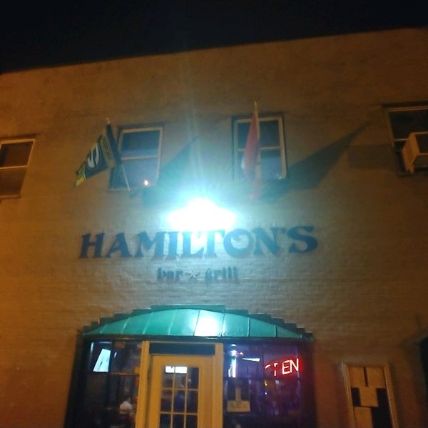 Снимок сделан в Hamilton&#39;s Bar &amp; Grill пользователем Stephen J. 1/10/2020