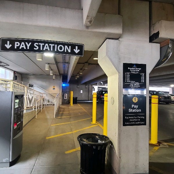 Beaubien Place Garage - Downtown Detroit - 238 Beaubien Street