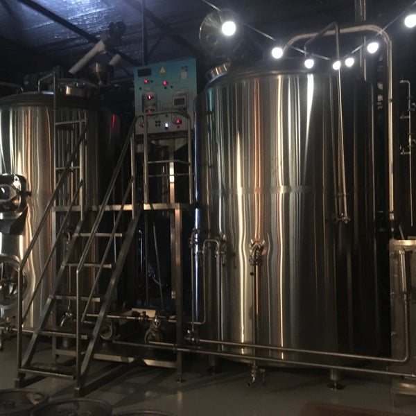 Foto diambil di Scotts Brewing Co. oleh Alex L. pada 11/2/2018