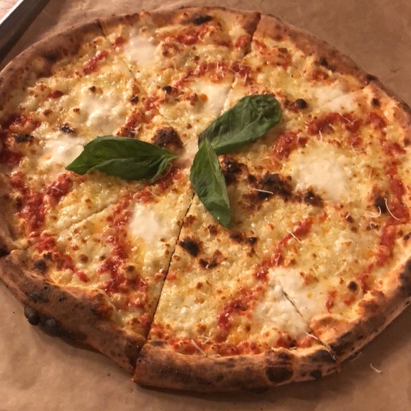 Foto diambil di DeSano Pizza Bakery oleh AlwaysOnTheGo pada 2/3/2018