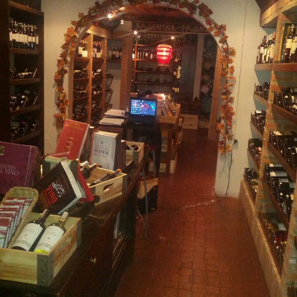Das Foto wurde bei The Wine Store von Sergio B. am 3/15/2013 aufgenommen