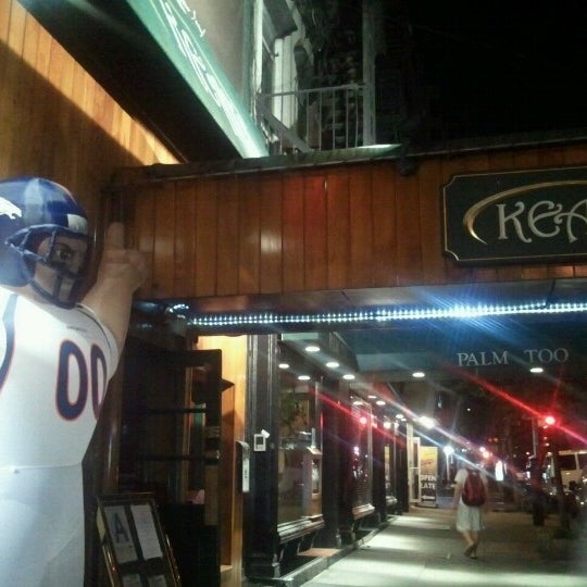 9/18/2012 tarihinde Dan B.ziyaretçi tarafından Keats Bar'de çekilen fotoğraf