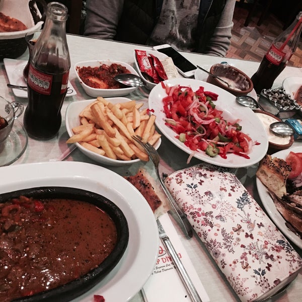 Das Foto wurde bei Kebap Diyarı Restaurant von Ferhat am 11/20/2016 aufgenommen
