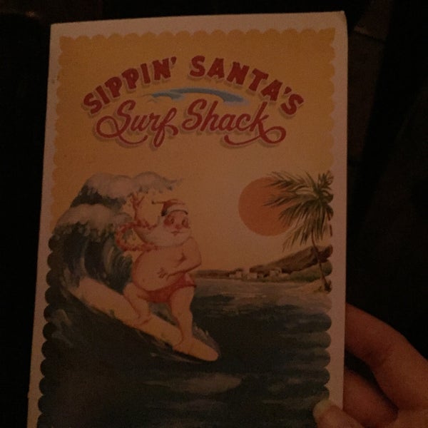 12/12/2015 tarihinde Kathleen O.ziyaretçi tarafından Sippin&#39; Santa&#39;s Surf Shack'de çekilen fotoğraf