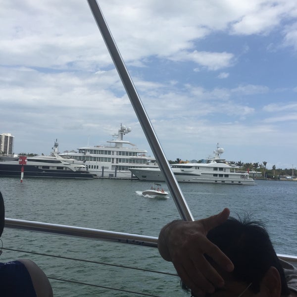 Снимок сделан в Island Queen Cruise пользователем Marilyn W. 3/14/2016