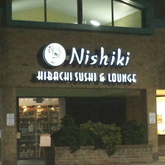 Photo prise au Nishiki Hibachi &amp; Sushi Restaurant par The Freak le7/19/2013