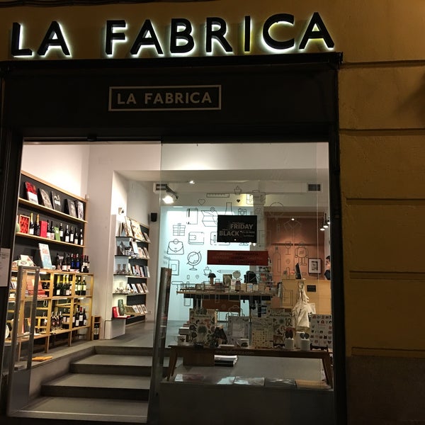 รูปภาพถ่ายที่ La Fábrica โดย Emy D. เมื่อ 11/22/2016
