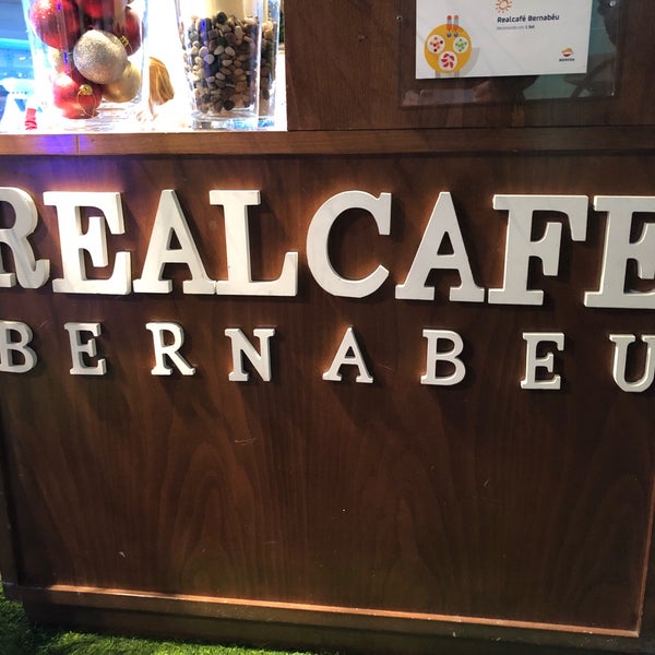12/6/2017 tarihinde Emy D.ziyaretçi tarafından Real Café Bernabéu'de çekilen fotoğraf
