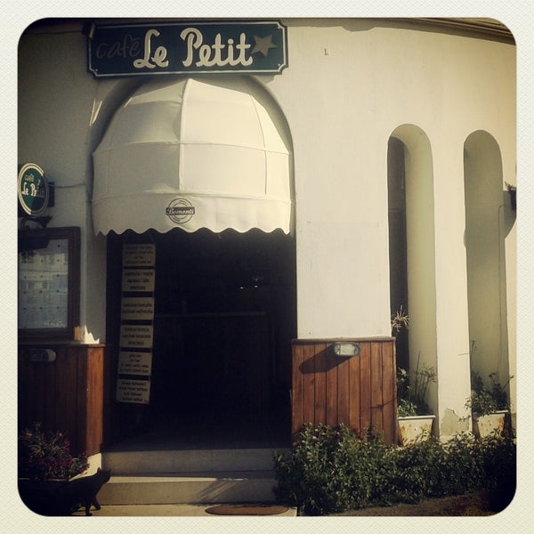 Foto tirada no(a) Cafe Le Petit por Cafe Le Petit em 11/15/2014
