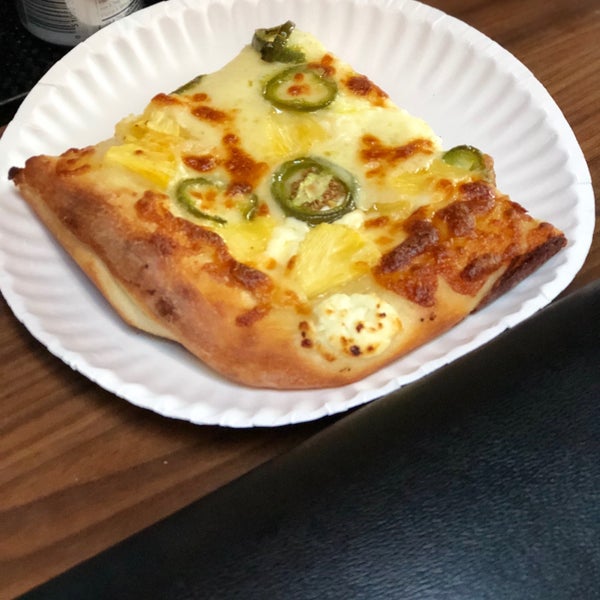 2/26/2018 tarihinde Taylor W.ziyaretçi tarafından Big Mario&#39;s Pizza'de çekilen fotoğraf