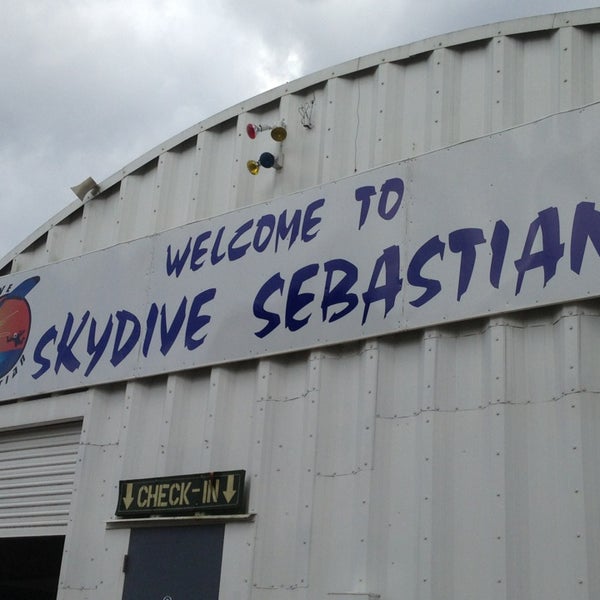 Foto diambil di Skydive Sebastian oleh Lennyinfla pada 12/29/2012
