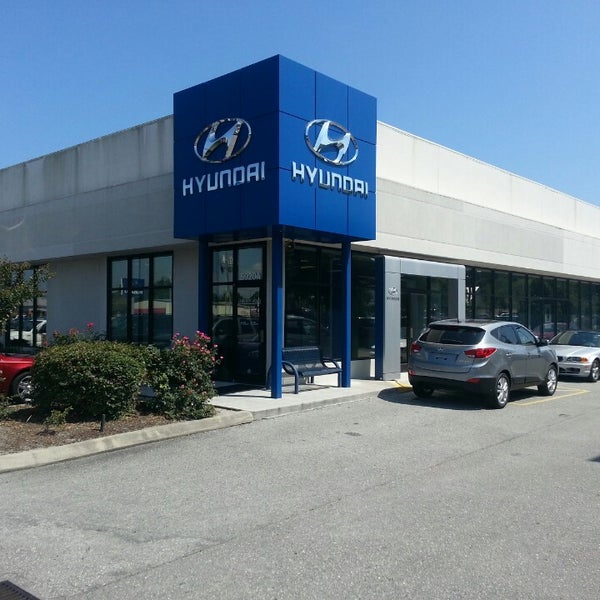 Foto tirada no(a) Parkway of Wilmington | Volvo Hyundai Subaru por Matthew H. em 9/19/2013