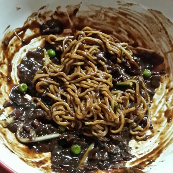 Снимок сделан в Jjang Korean Noodle &amp; Grill пользователем Gloria I. 1/23/2016