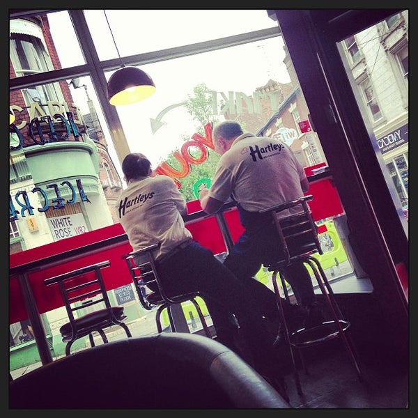 5/8/2013にPhilip C.がHartley&#39;s Coffee &amp; Sandwich Barで撮った写真