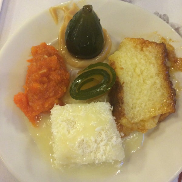 Foto diambil di Restaurante À Mineira oleh Michele S. pada 5/31/2015