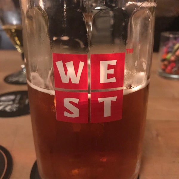รูปภาพถ่ายที่ WEST Brewery, Bar &amp; Restaurant โดย Aden S. เมื่อ 12/30/2018