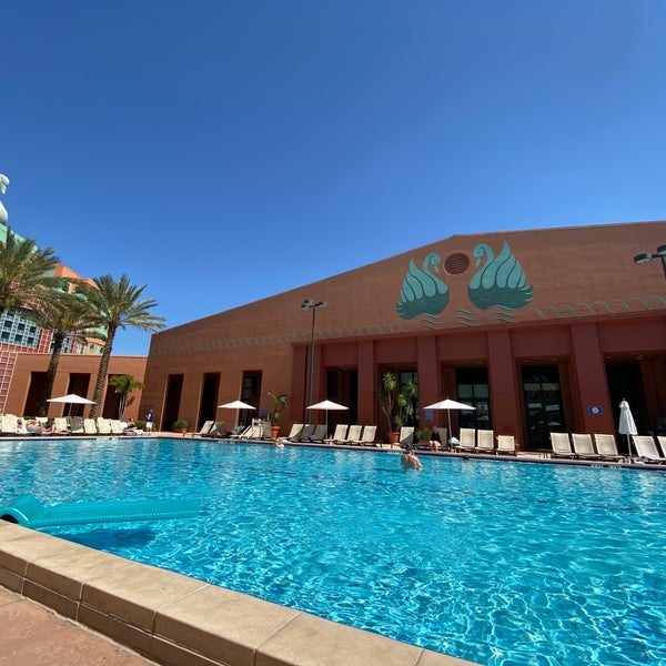 Splash Pool Bar and Grill Hotel Bar in Lake Buena Vista