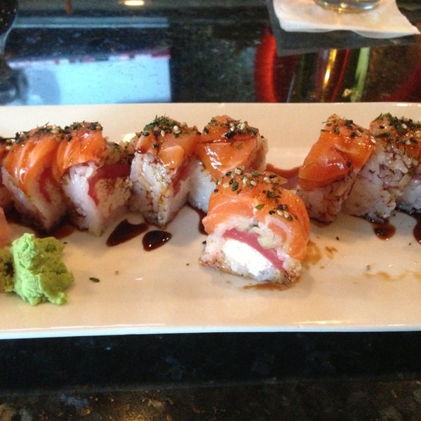 3/7/2013 tarihinde Christian V.ziyaretçi tarafından The Fish Sushi and Asian Grill'de çekilen fotoğraf