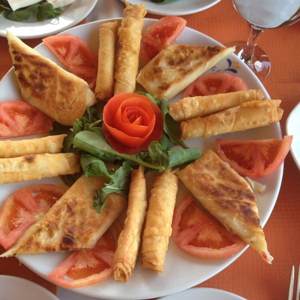 Foto scattata a Günay Restaurant da Özge Ece T. il 6/7/2016