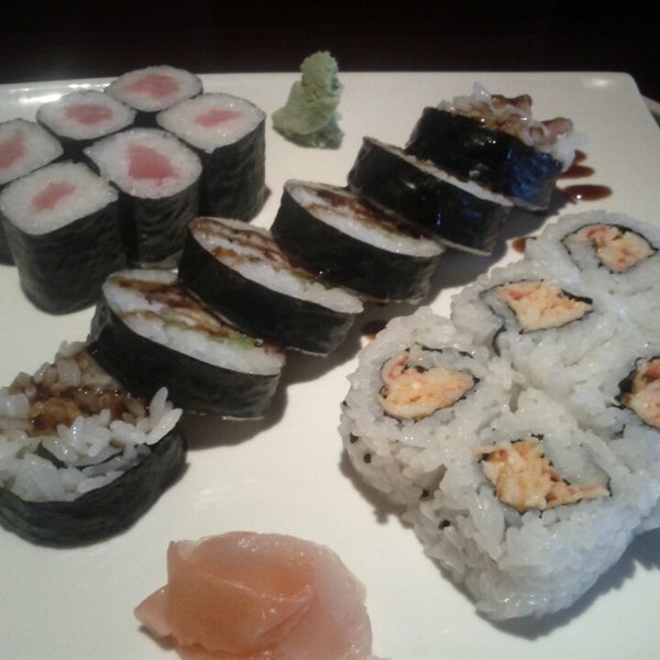 Снимок сделан в Sushi On The Rocks пользователем Brian R. 3/1/2013