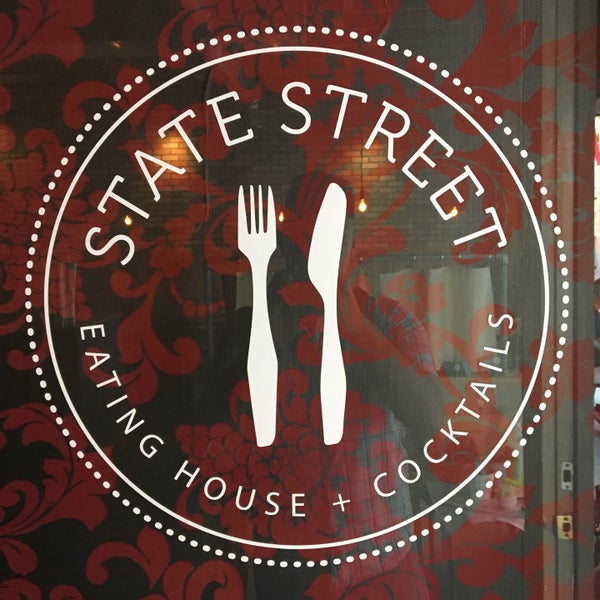 Снимок сделан в State Street Eating House + Cocktails пользователем Julius Droolius 11/13/2016