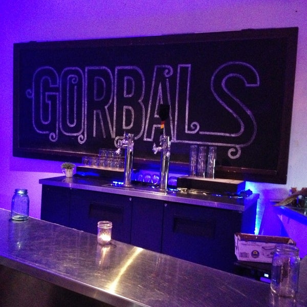 รูปภาพถ่ายที่ The Gorbals โดย Julius Droolius เมื่อ 2/6/2014