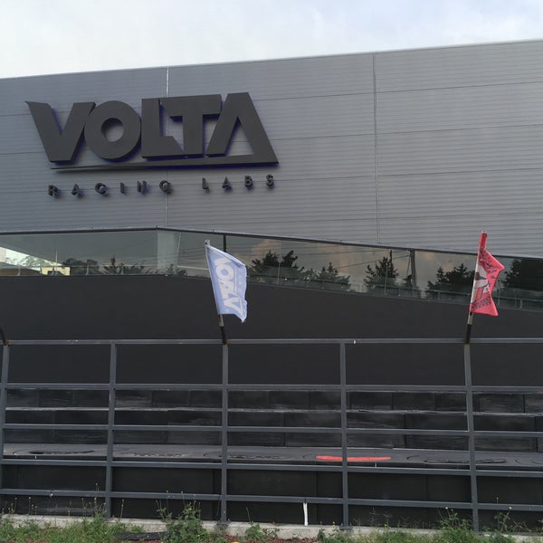 9/14/2017 tarihinde Omar P.ziyaretçi tarafından Volta Racing Labs'de çekilen fotoğraf