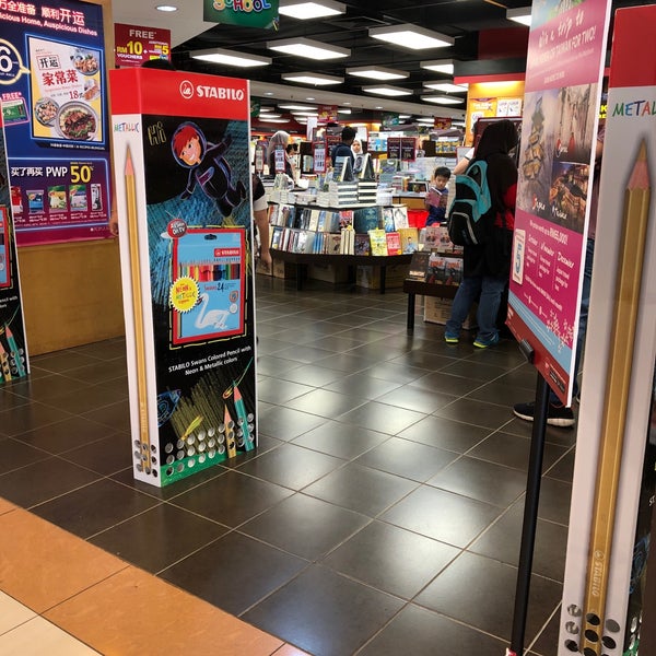 Photos At Popular 大众书局 Bookstore