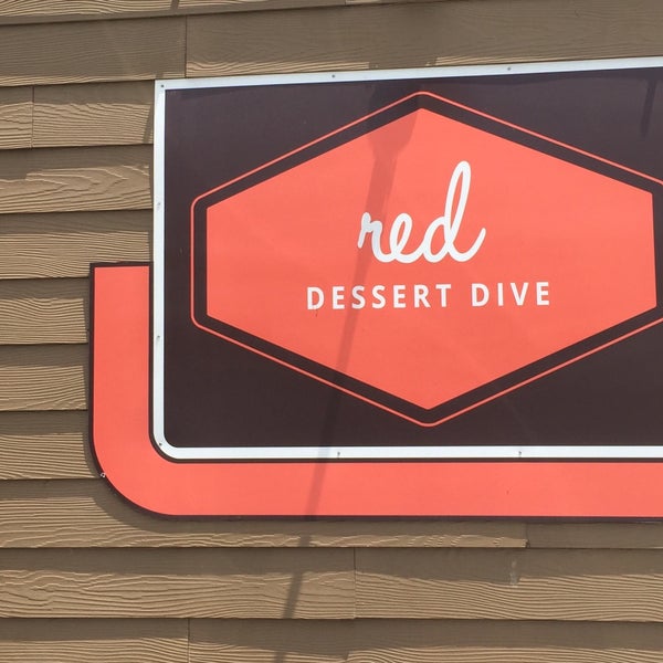 Снимок сделан в Red Dessert Dive &amp; Coffee Shop пользователем esin e. 6/29/2016