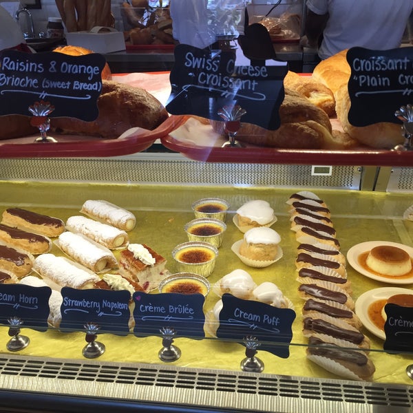 Photo taken at FRENCH RIVIERA Bakery Cafe by esin e. on 7/11/2015