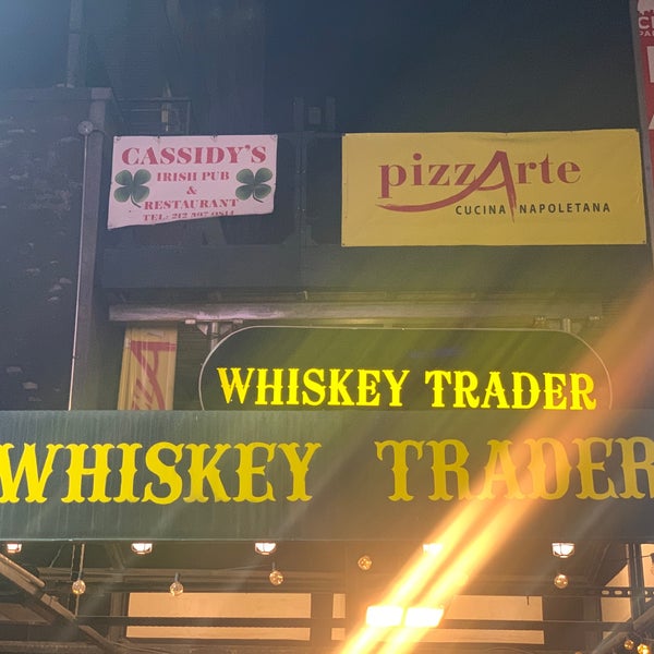 Foto tirada no(a) Whiskey Trader por Scott F. em 11/6/2021