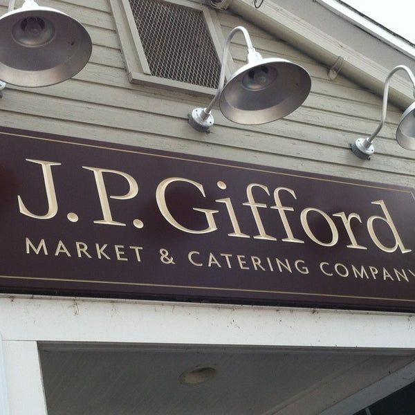Das Foto wurde bei J. P. Gifford Market &amp; Catering von Scott F. am 7/29/2013 aufgenommen