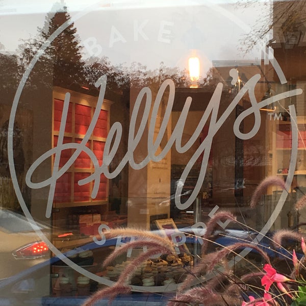 Photo taken at Kelly&#39;s Bake Shoppe by Philip M. on 10/11/2017