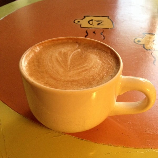 รูปภาพถ่ายที่ Zen Den Coffee Shop โดย Helen D. เมื่อ 11/6/2013