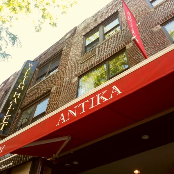 Foto diambil di Antika Restaurant &amp; Pizzeria oleh David M. pada 5/25/2014