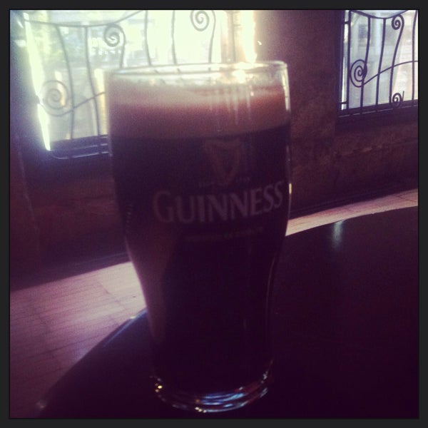5/13/2013 tarihinde Paul F.ziyaretçi tarafından Ned Devine&#39;s Irish Pub'de çekilen fotoğraf
