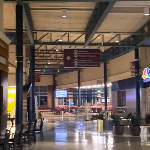 Photo taken at Northwest Arkansas Regional Airport (XNA) by Manolo E. on 7/13/2021