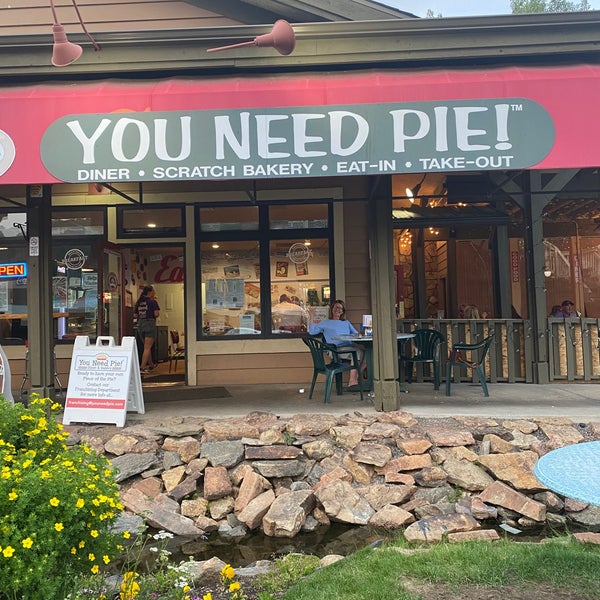 Foto diambil di Estes Park Pie Shop oleh M pada 7/13/2021