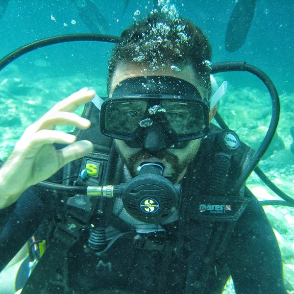 Аквалангист на суше. Кабул дайвинг клуб. Дайвинг центр в америке. Водолазные работы. Dive pro.