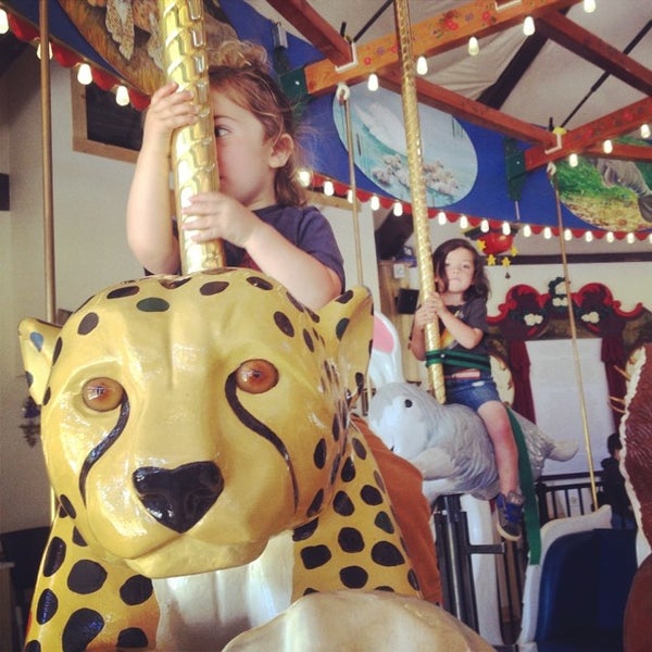 Photo prise au Carousel Of Happiness par Nathan S. le6/20/2014