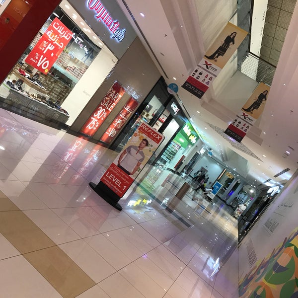 Photo prise au Madina Mall مدينة مول par Ramy H. le9/12/2017