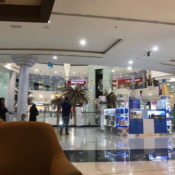 Foto tirada no(a) Madina Mall مدينة مول por Ramy H. em 4/28/2017