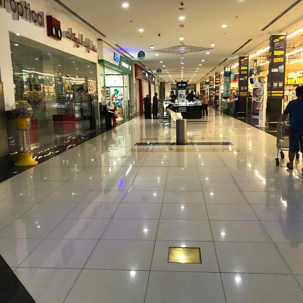 Foto tirada no(a) Madina Mall مدينة مول por Ramy H. em 9/18/2017