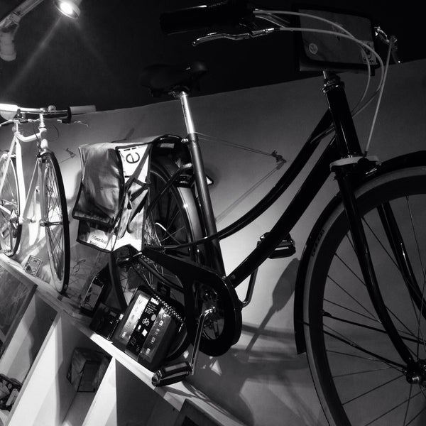 Foto tirada no(a) Aro 27 Bike Café por thiago a. em 6/11/2016