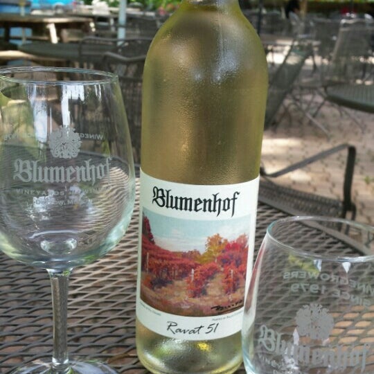 Foto diambil di Blumenhof Vineyards &amp; Winery oleh Krista S. pada 7/25/2015