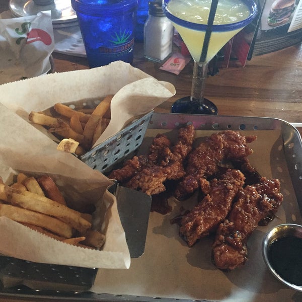Photo taken at Chili&#39;s Grill &amp; Bar by Eric M. on 4/9/2018