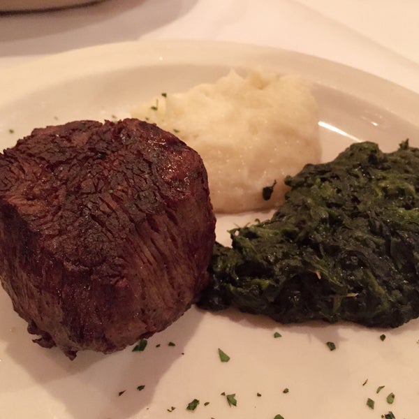 Das Foto wurde bei MarkJoseph Steakhouse von vicky h. am 8/2/2015 aufgenommen