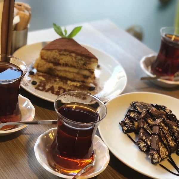 Снимок сделан в Badem Çikolata &amp; Cafe пользователем 💕Ş£K£R💕 . 9/13/2019