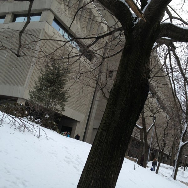 3/2/2013にMichel B.がHEC Montréal - Édifice Decellesで撮った写真