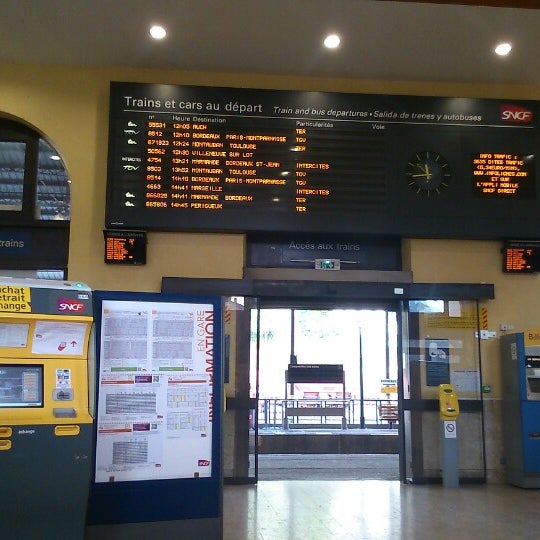 Photo taken at Gare SNCF d&#39;Agen by Neness L. on 10/6/2013